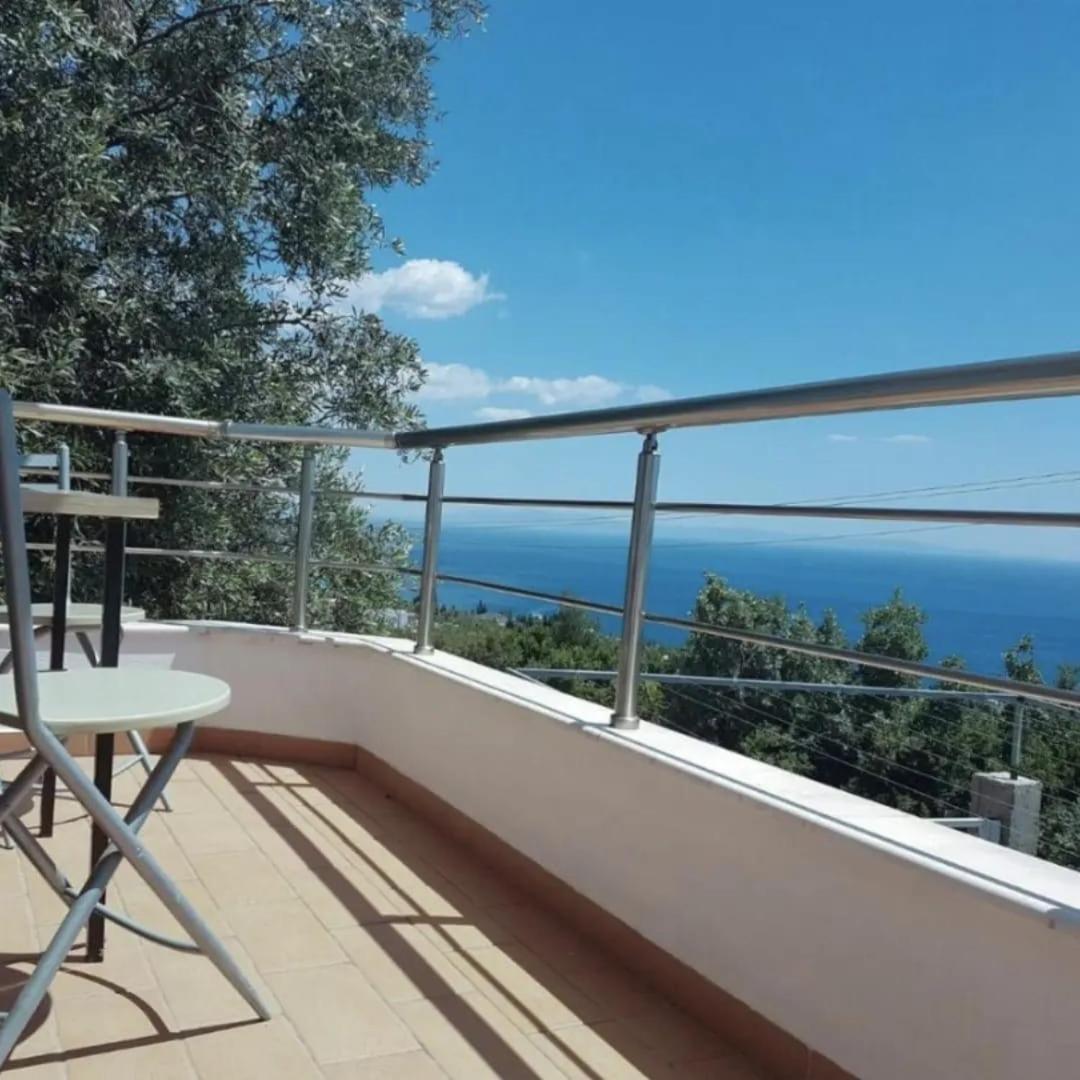 Salt Life Hotel Dhermi Exterior photo