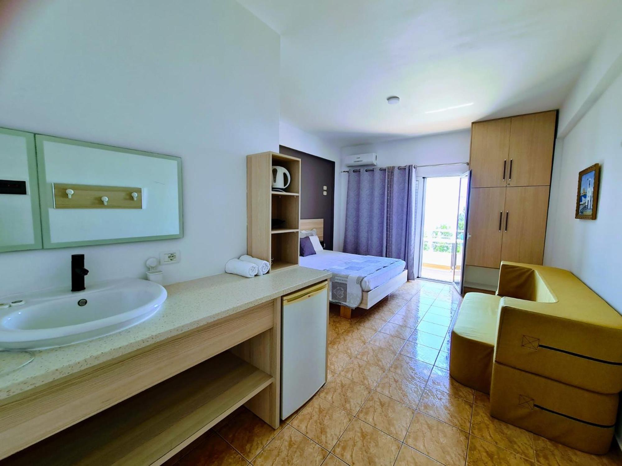 Salt Life Hotel Dhermi Exterior photo