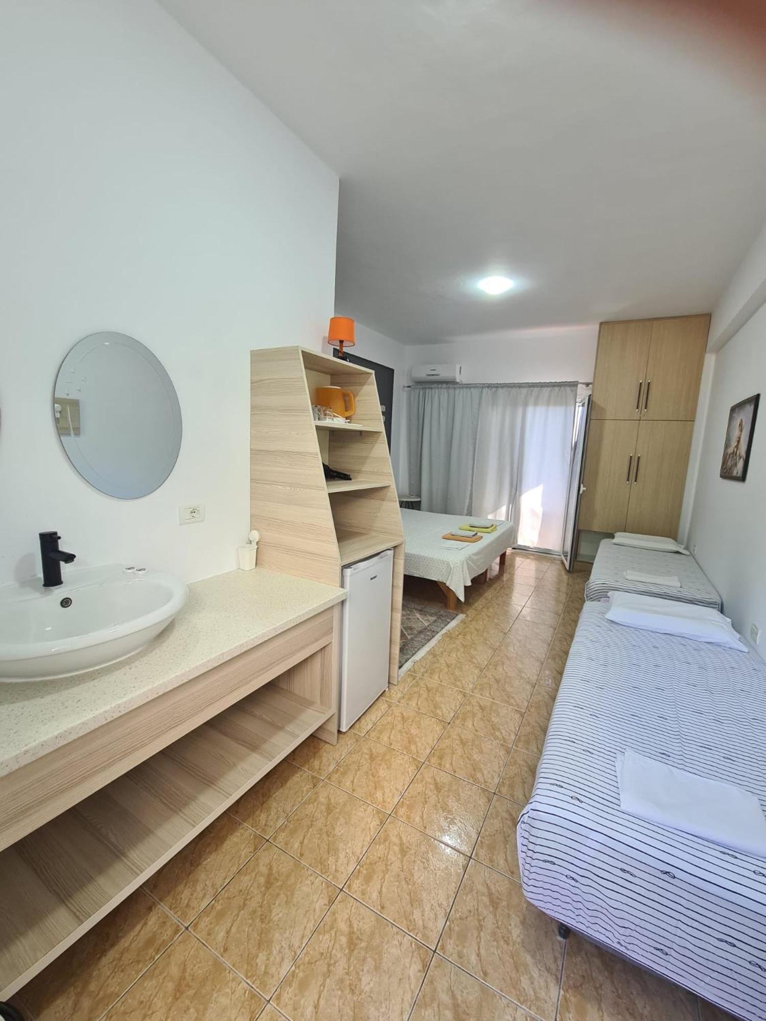 Salt Life Hotel Dhermi Exterior photo