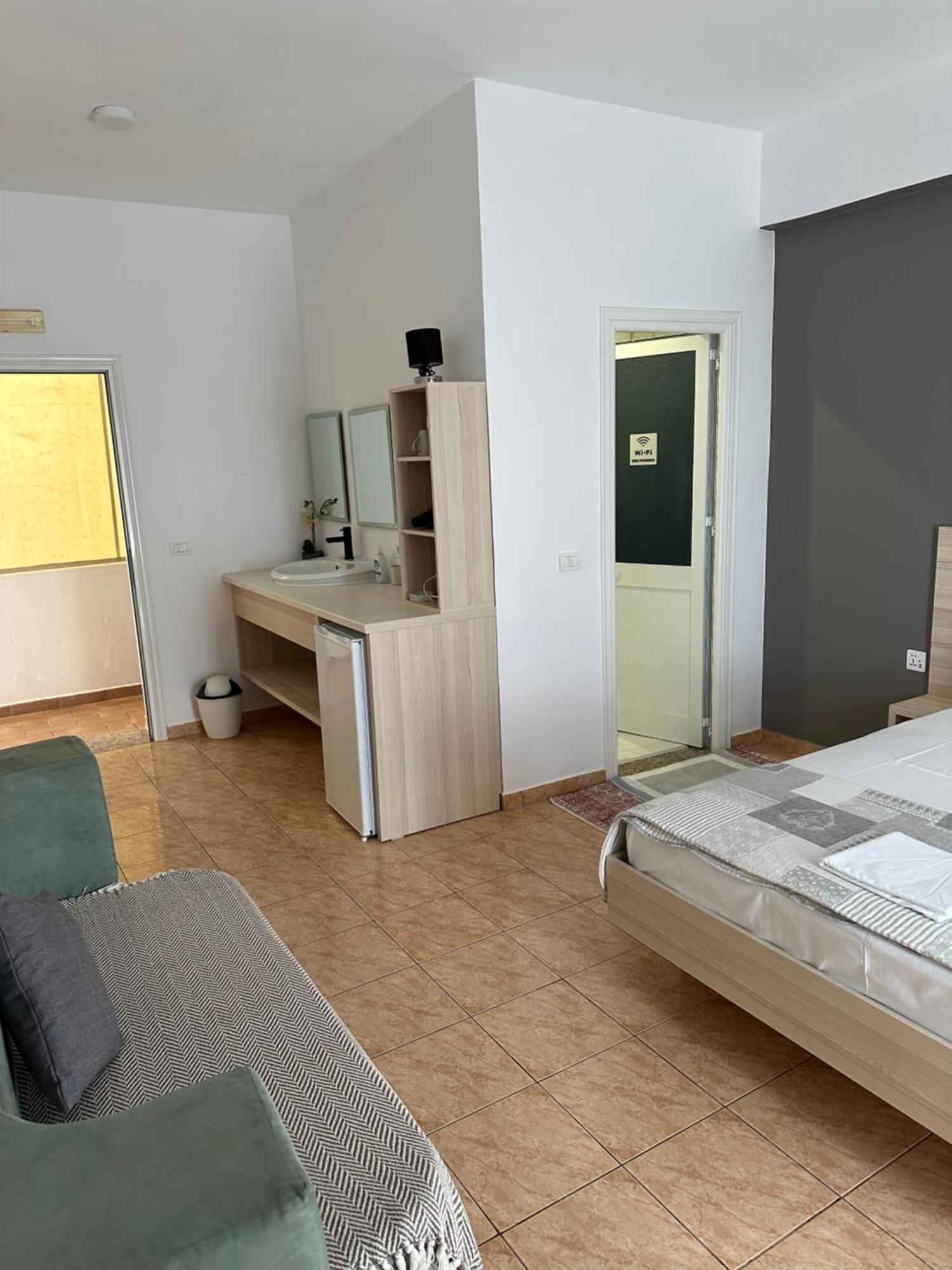 Salt Life Hotel Dhermi Exterior photo