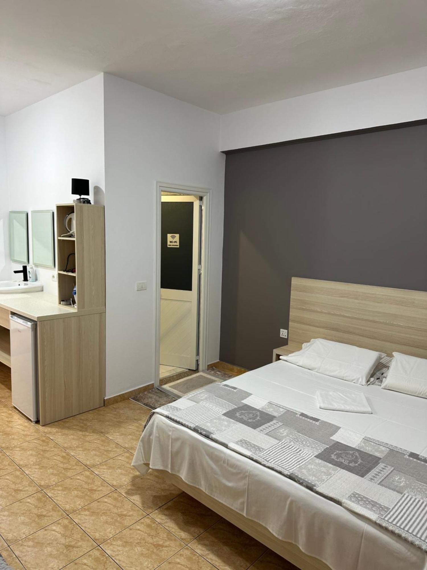 Salt Life Hotel Dhermi Exterior photo