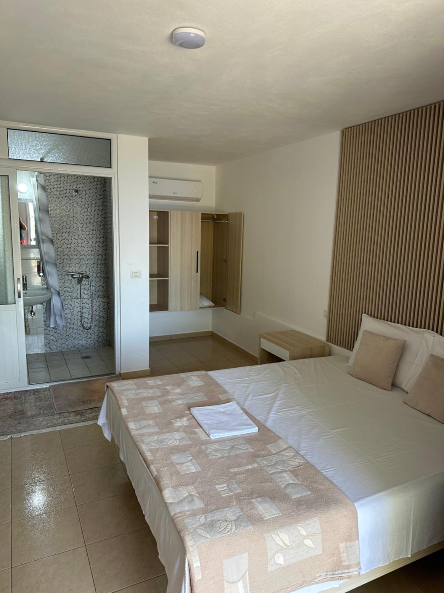 Salt Life Hotel Dhermi Exterior photo