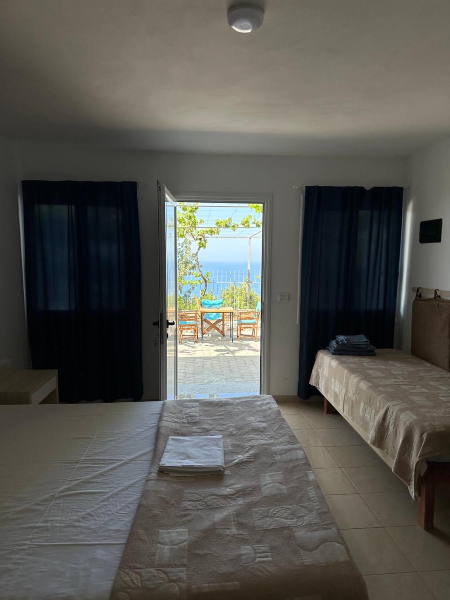 Salt Life Hotel Dhermi Exterior photo