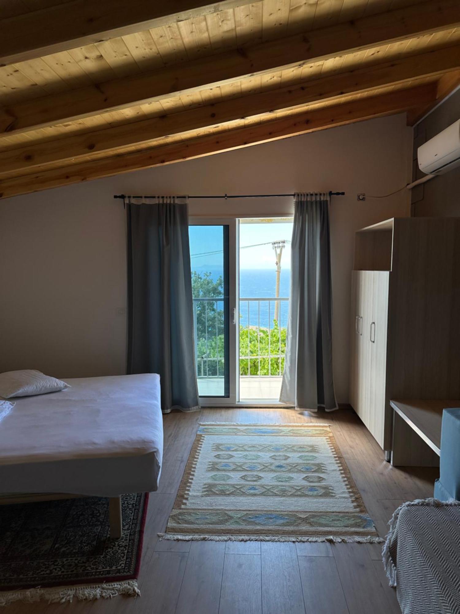 Salt Life Hotel Dhermi Exterior photo